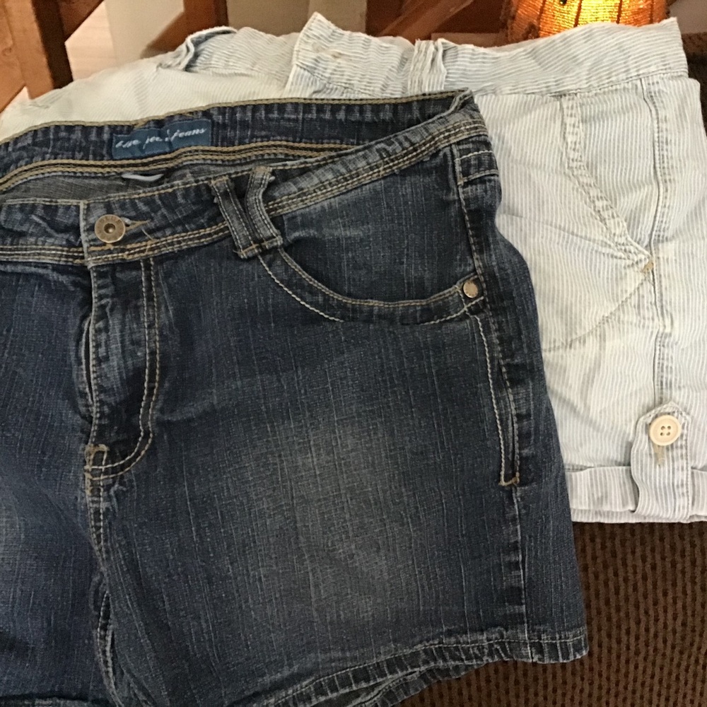 ⭐️⭐️⭐️⭐️ SIX PAIR of shorts..great shape sz 10 And 12.⭐️⭐️⭐️